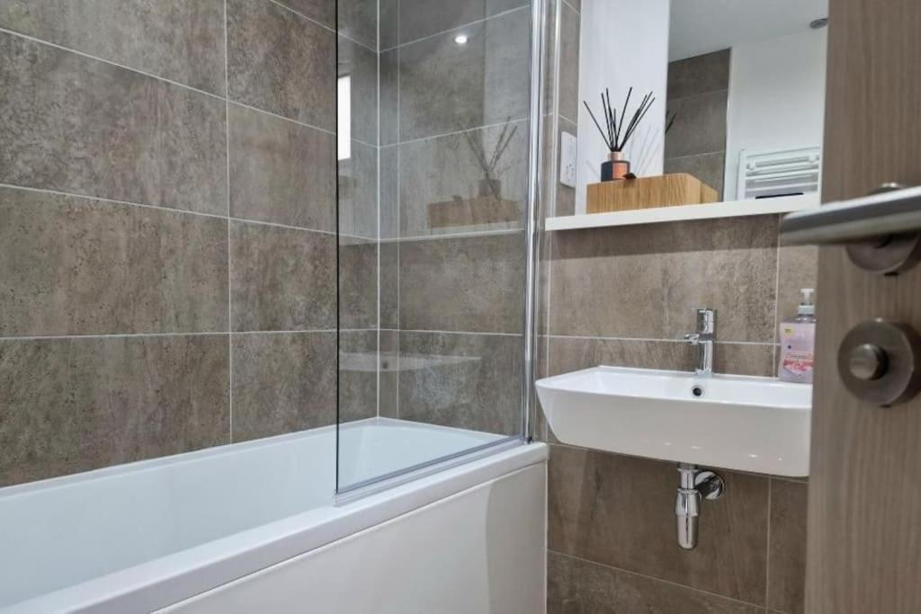 Apartment New Build Modern High Spec House *