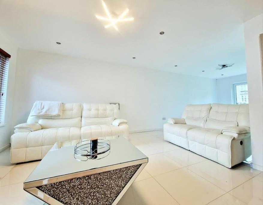 Apartment New Build Modern High Spec House