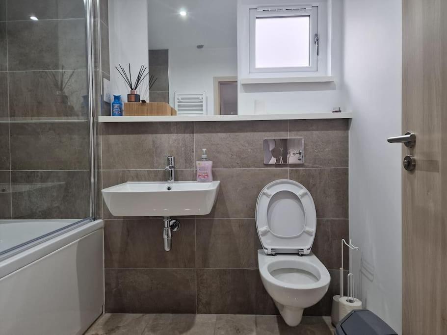 New Build Modern High Spec House *