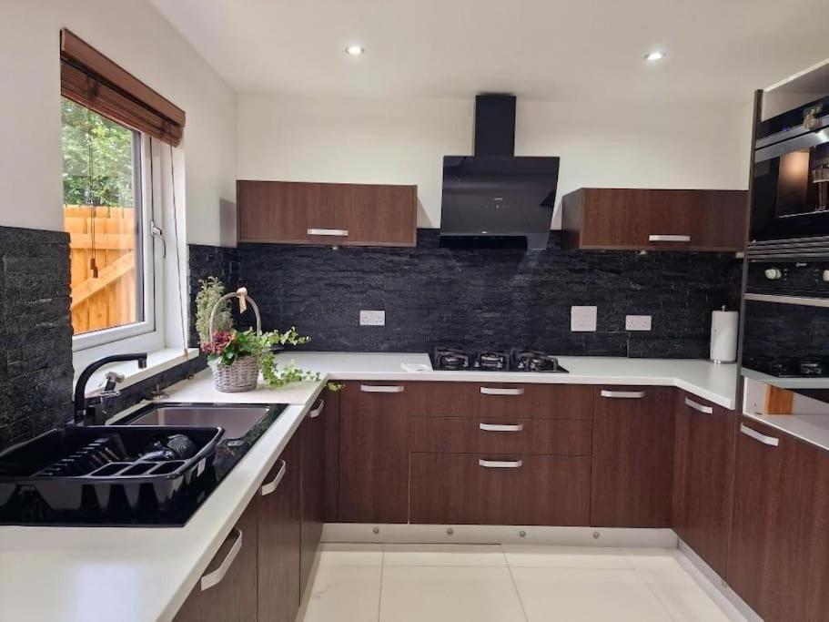 New Build Modern High Spec House