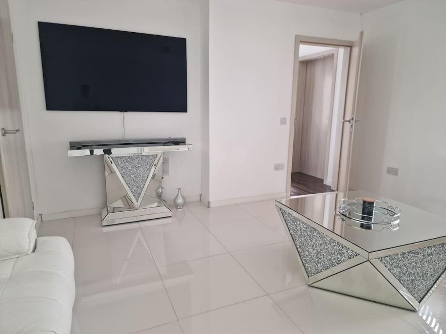 Apartment New Build Modern High Spec House